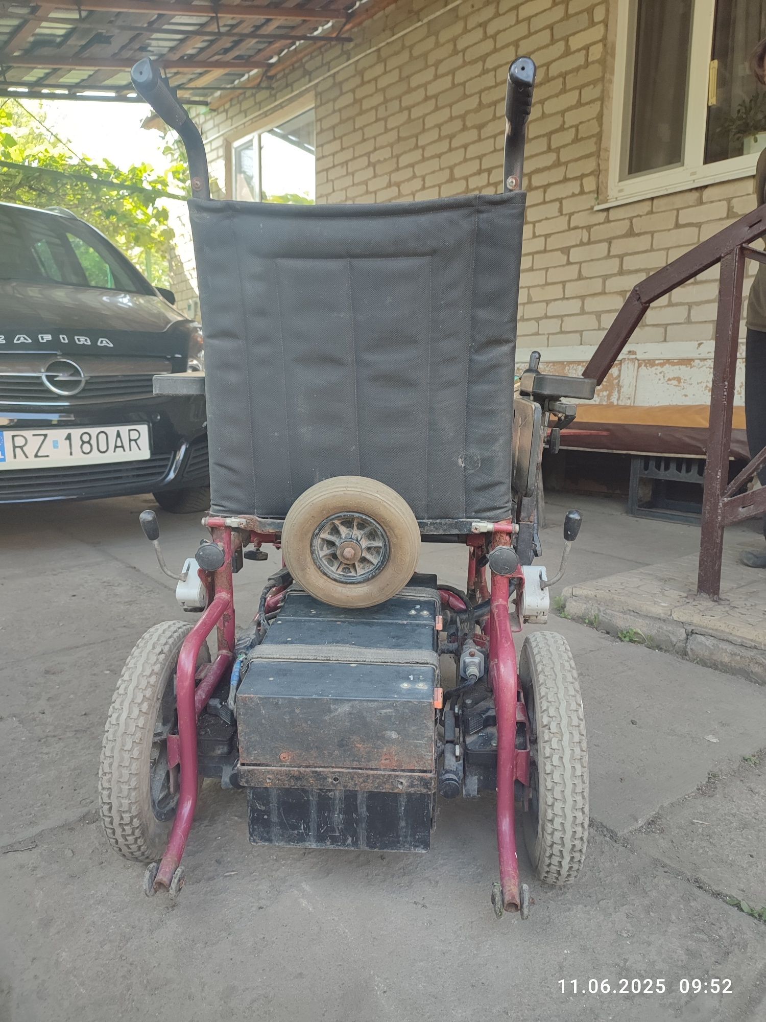 Продам Инвалилидное электрическое Кресло в хорошем состоянии