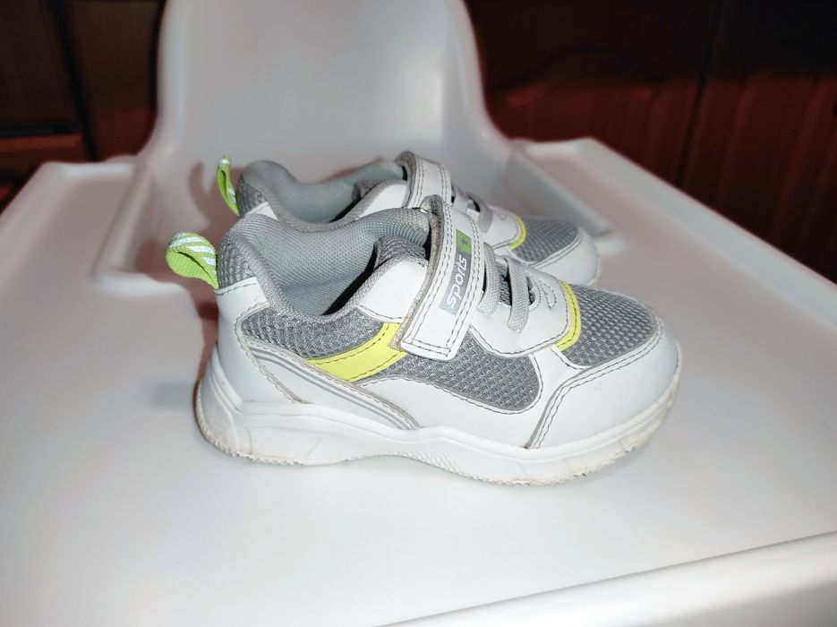 Дитячі кросівки 23 р.