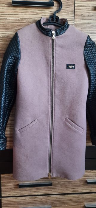 Продам пальто для девочки