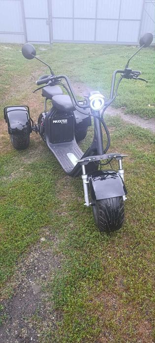Продам електроскутер Maxxter Trike