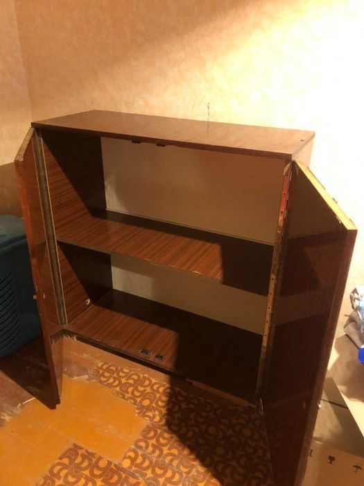 Старі, але міцні меблі - безкоштовно