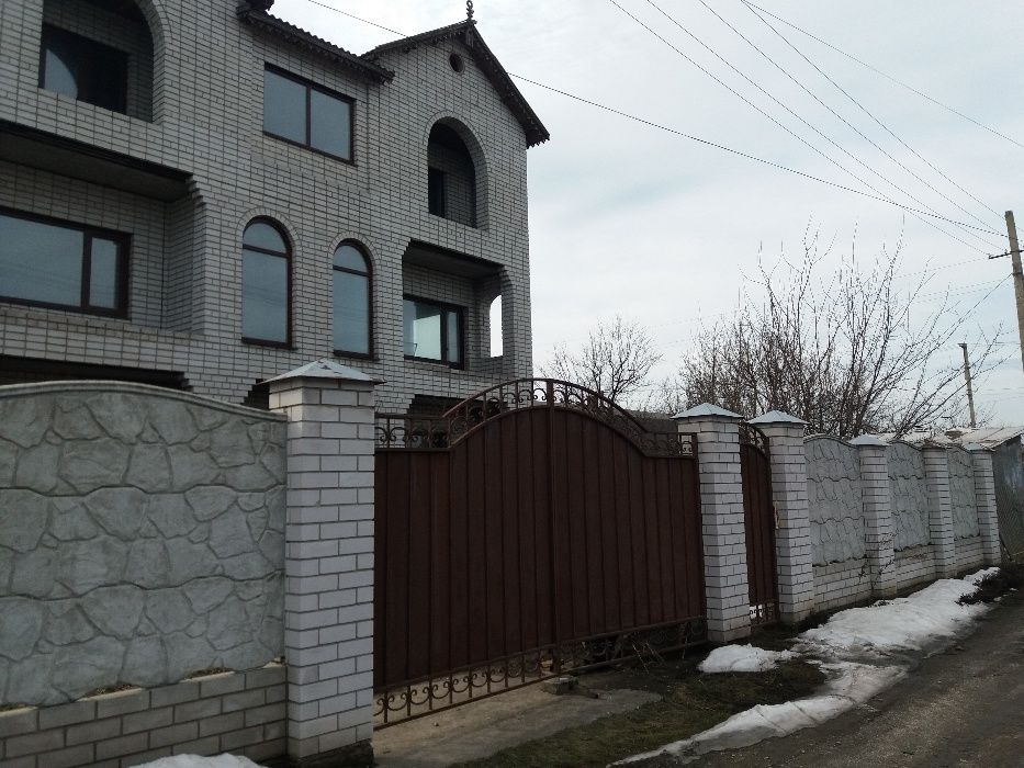Продаю недостроенный дом в г.Павлограде , без посредников.