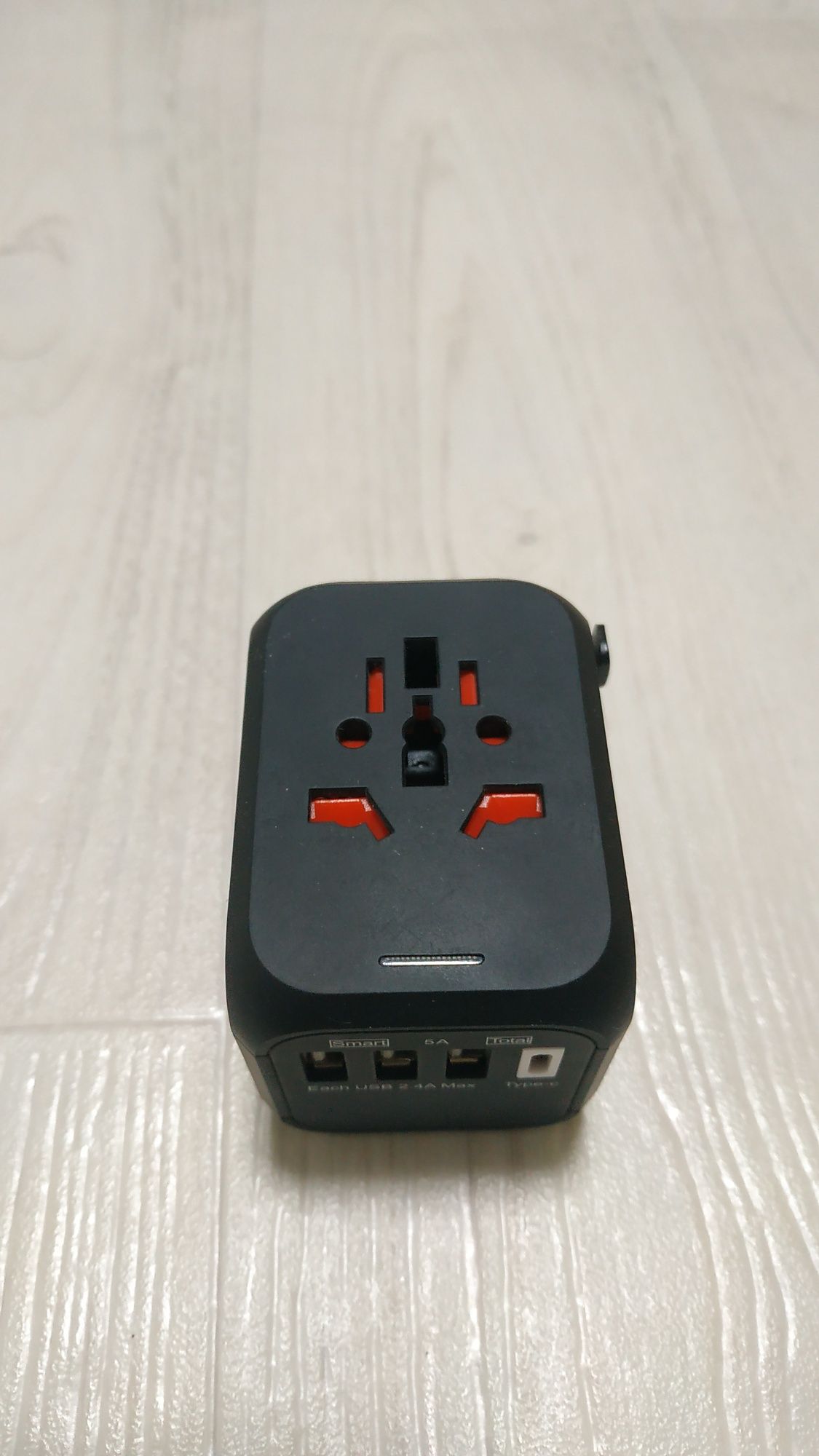 Зарядник TRAVEL adapter with usb