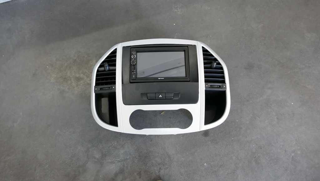 Ramka radia Radio 2Din Vito W447 srebrna