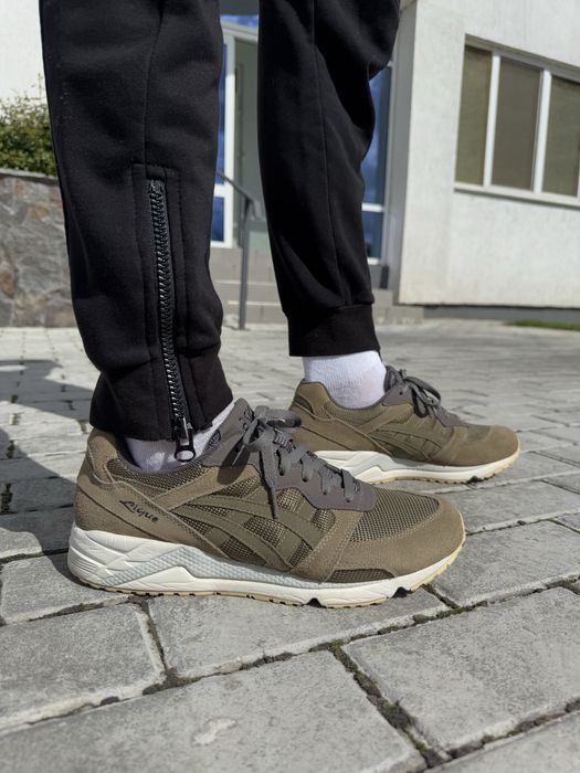 Продам кросівки Asics Gel-Lique