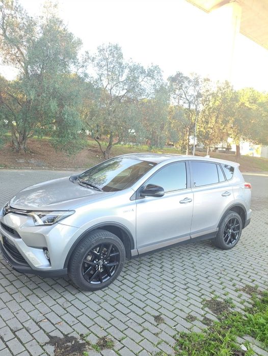Toyota  RAV 4 modelo pure dark hybrid  23.800
