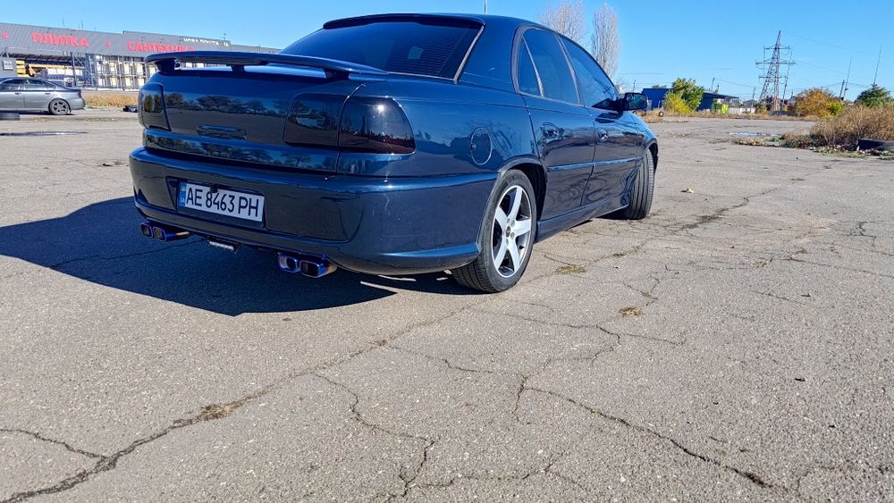 Опель Омега 2000г.