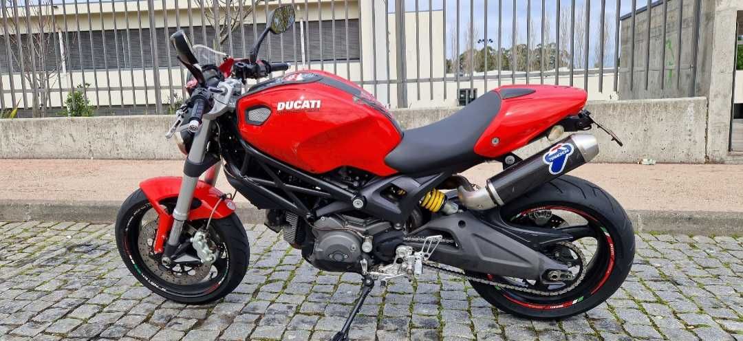 Ducati Monster 696