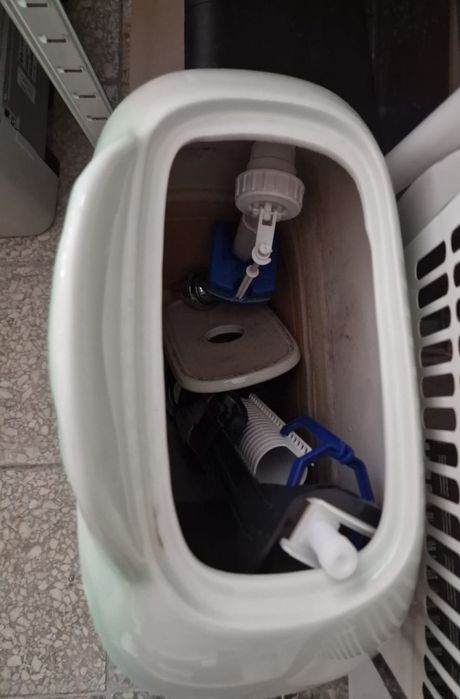 Toaleta kompletna ze spłuczką ceramiczna