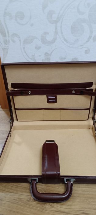 Чемодан шкіряний новий