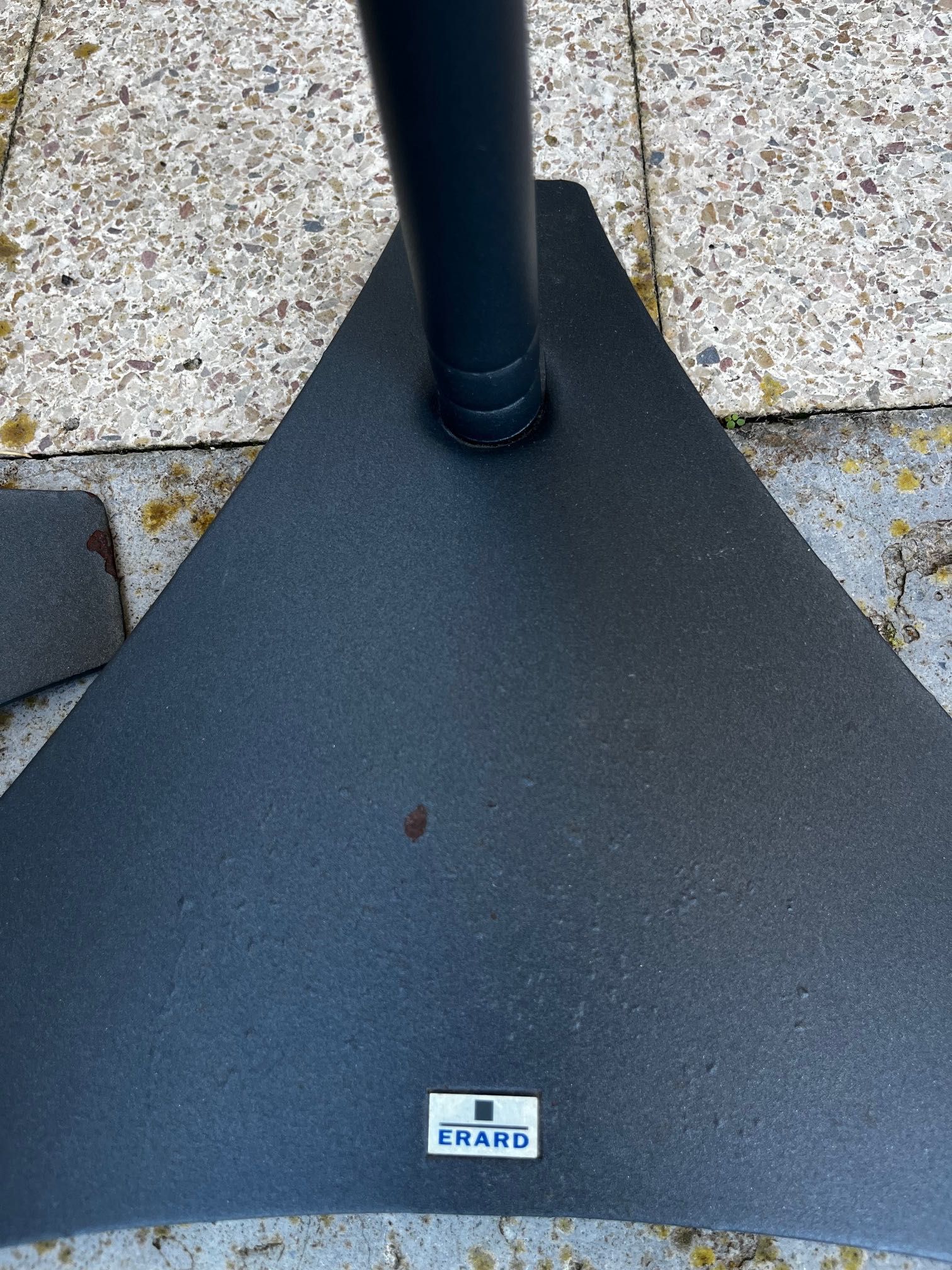 Colunas SOLID Solutions S100 e Tripés ERARD