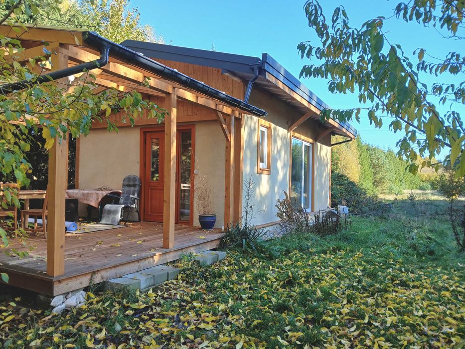 Mały domek słomiany na urlop / Holiday cottage for rent