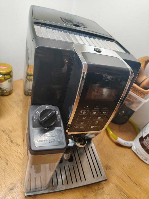 Ekspres DeLonghi Dinamica ECAM350.55B Komplet latte crema