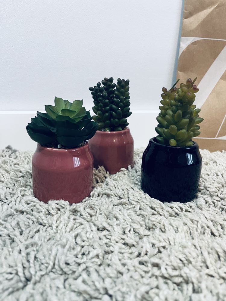 Figurki kwiatowe porcelanowa doniczka donica mini kwiatuszek maly basi