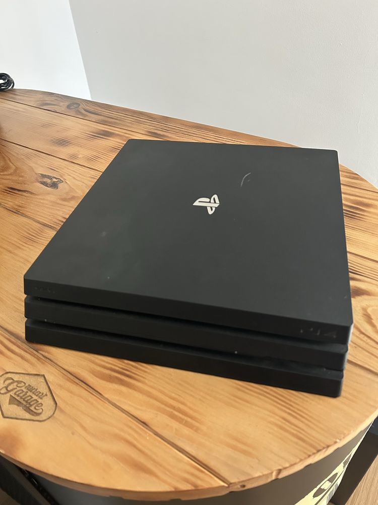 PS4 Pro - 1TB - usado