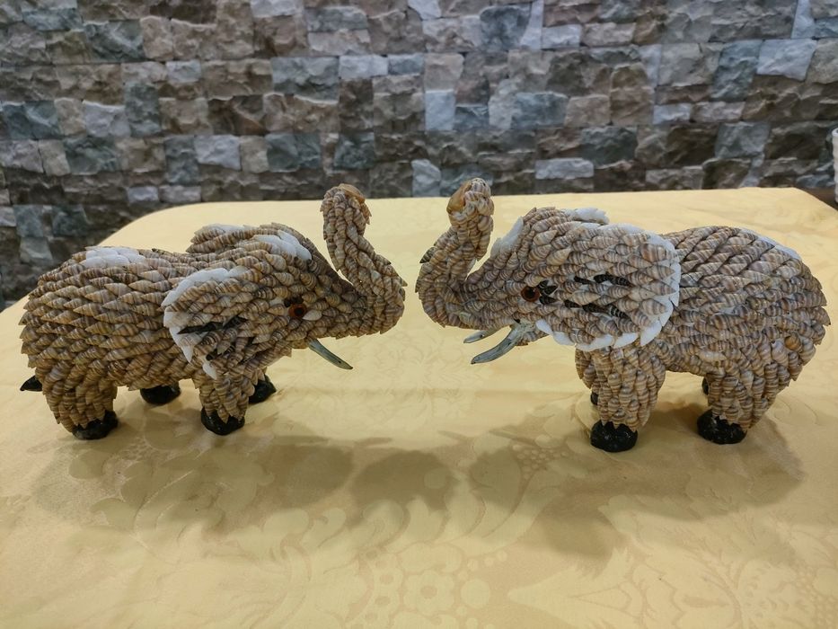 Elefantes de conchinhas, NOVO, artesanato, Um par.