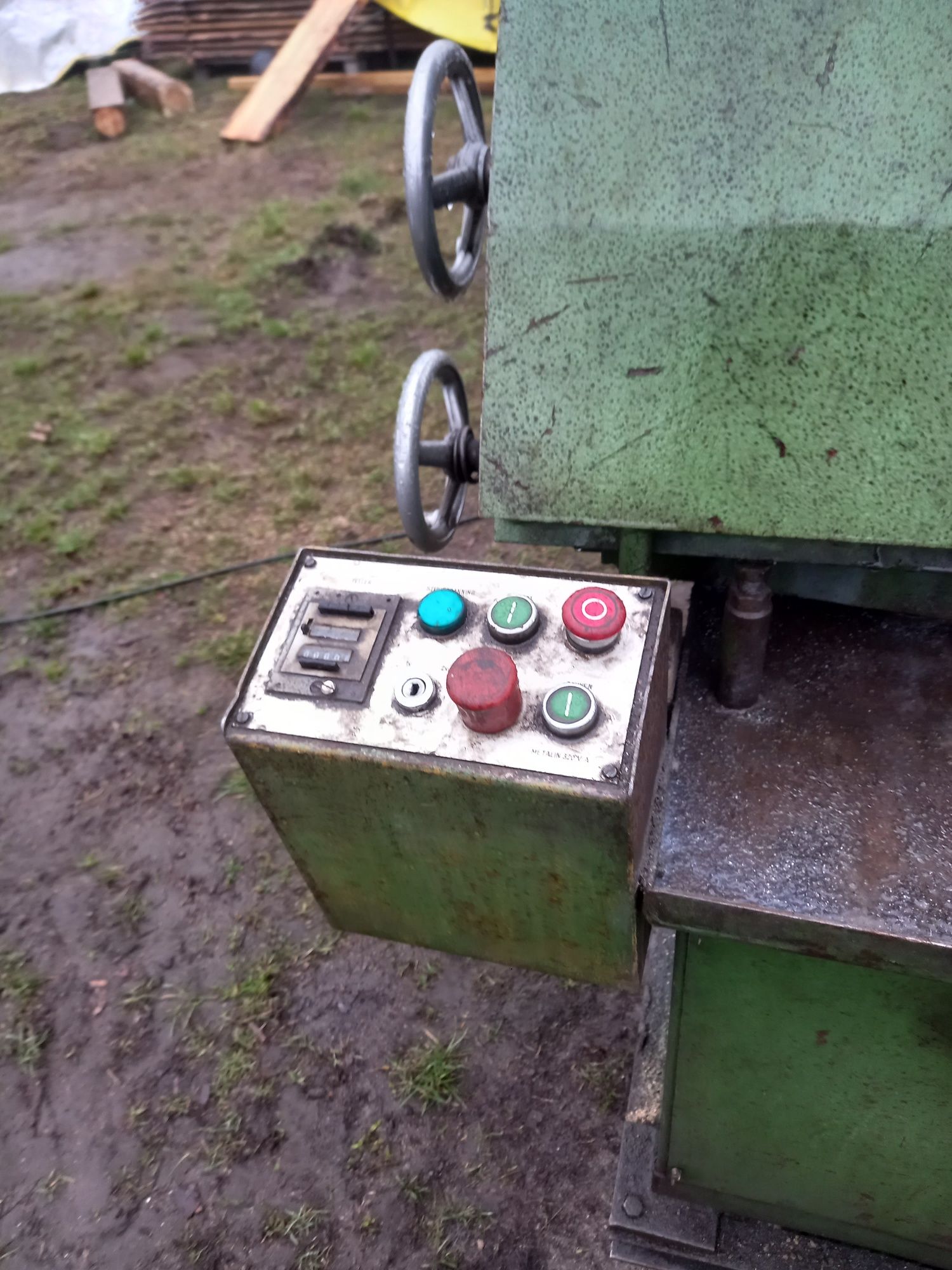 Piła taśmowa do metalu automat