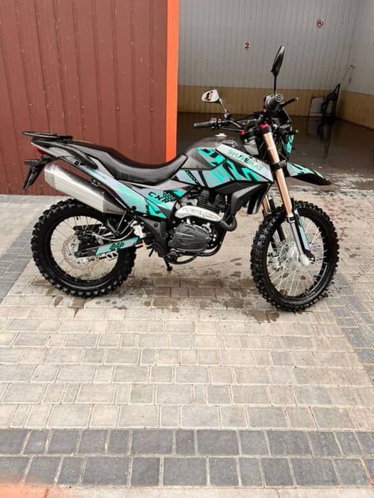 Мотоцикл в дуже гарному стані брався новий з магазіна