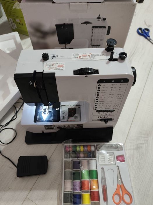 Kompaktowa maszyna do szycia Idealna dla początkujących 38 ściegów