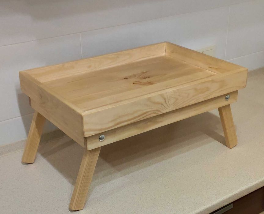 Столик для ноутбука. Столик для завтрака в постель на ножках