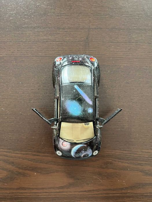 Kinsmart Figurka Model 1:32 Volkswagen New Beetle