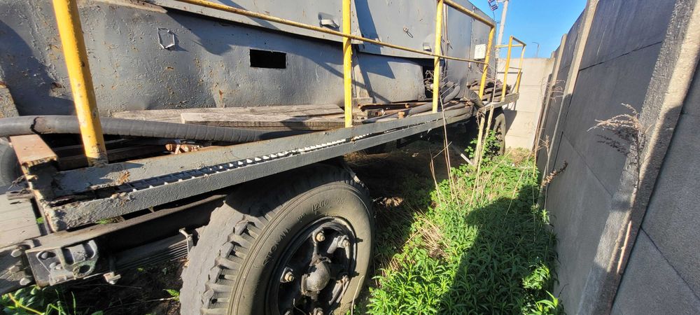 sprężarka tłokowa   WEK-103 na platformie typu MAZ 8925