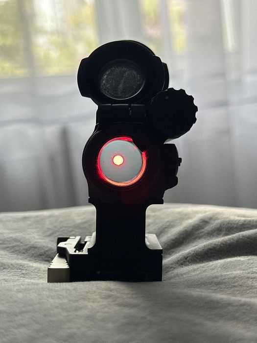 Приціл коліматора Aimpoint CompM5 з точкою 2 МОА