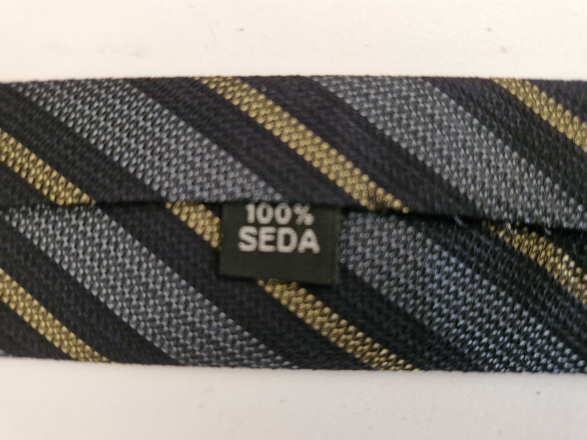Gravata ricada 100% em seda