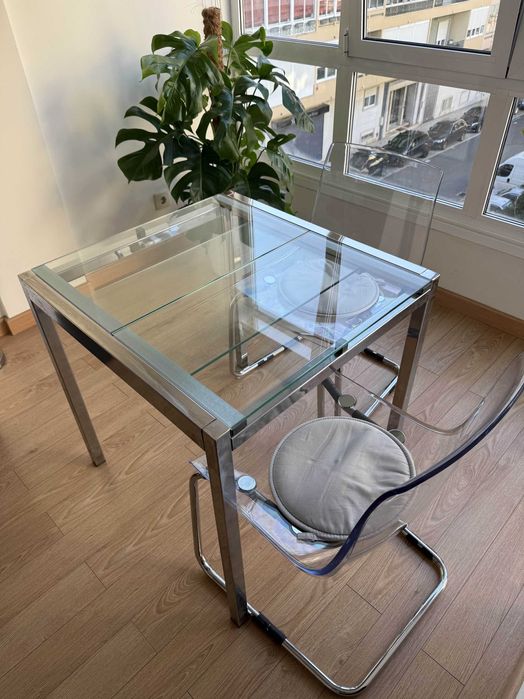 Mesa de Vidro IKEA + 2 Cadeiras Acrílicas