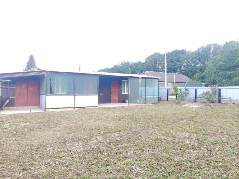 Жилий вагончик і земельна ділянка