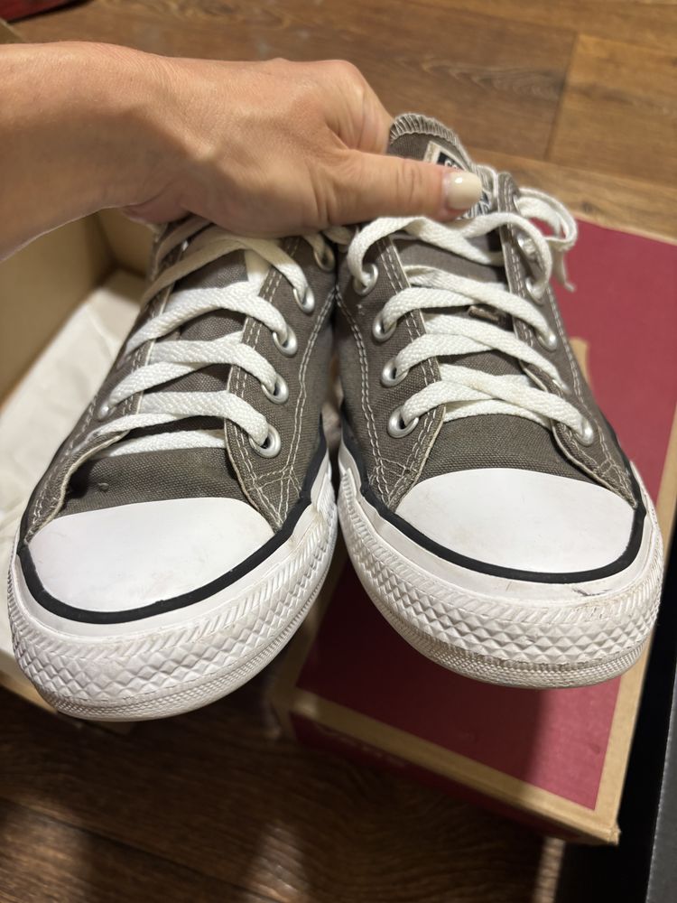 Взуття:конверсы converse ,венсы vans ,босоніжки ,сандалі б/у в гарному