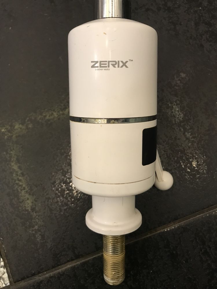 Проточний водонагрівач ZERIX