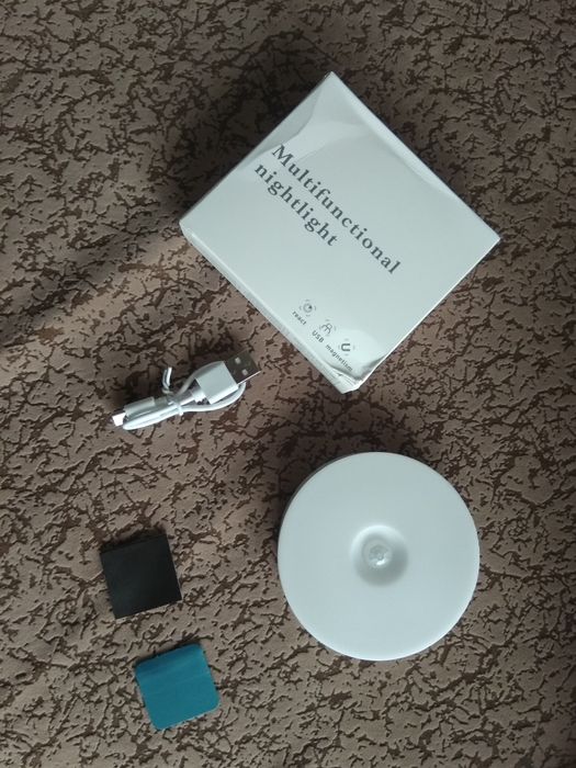 LED світильник з датчиком руху.