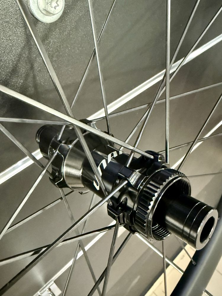 CARBONOWY zestaw kòł szosowych UNAAS HARD H50disc