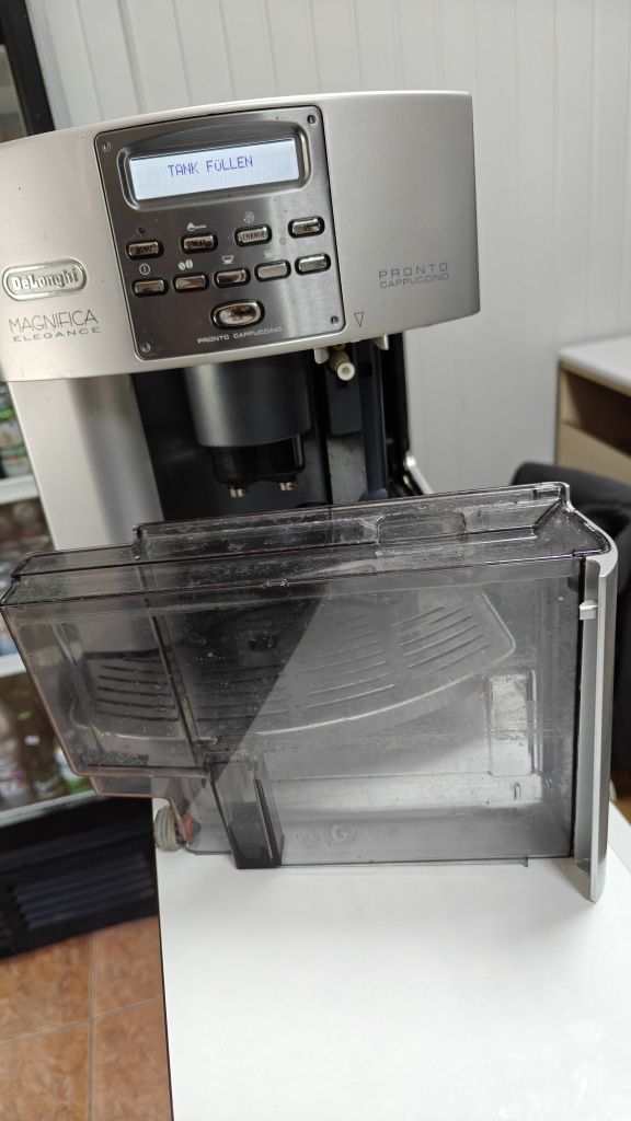 Кофе машина delonghi с Капучінатором