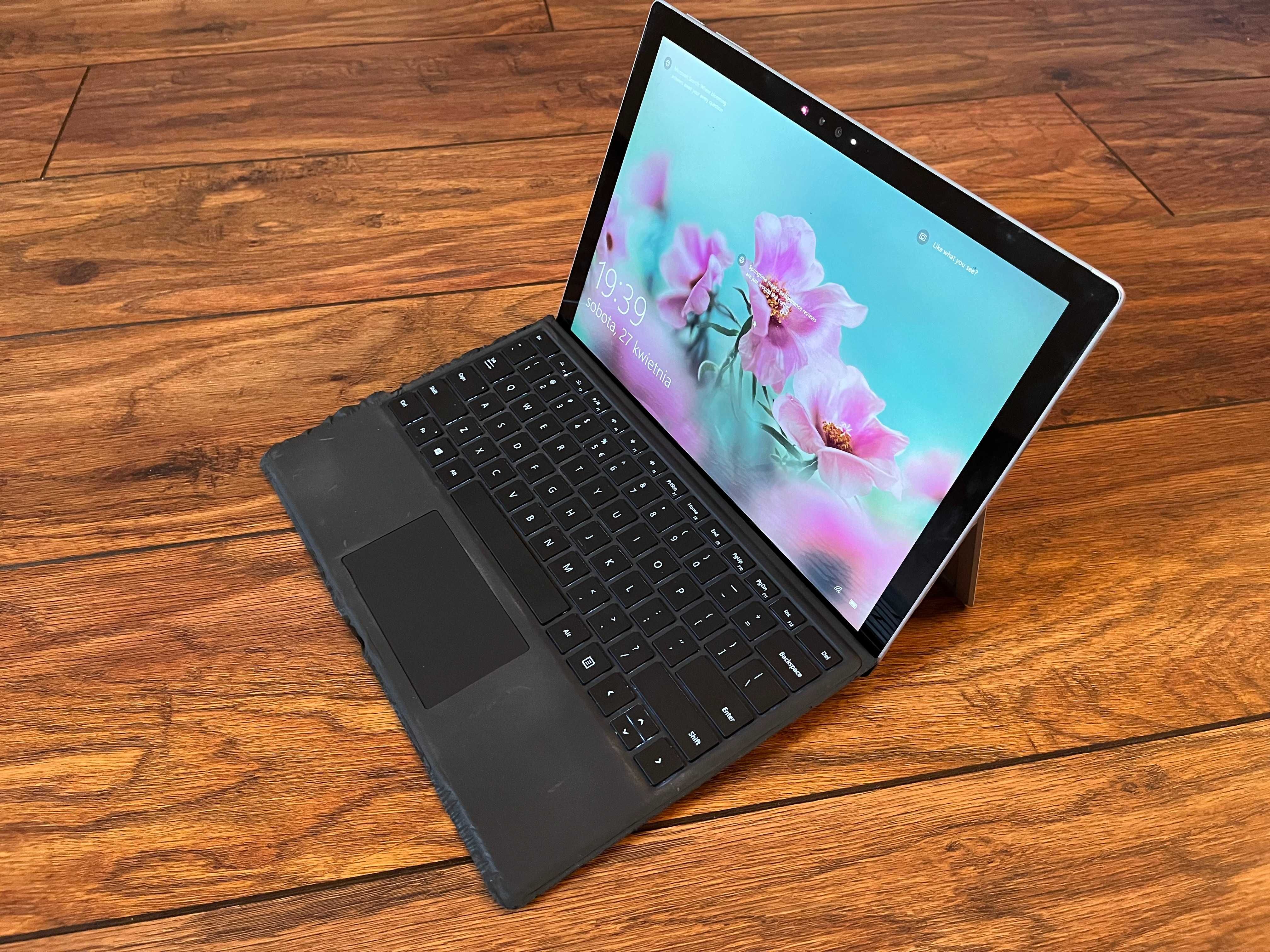 Surface Pro 4, i7 16GB RAM, 250GB SSD + stacja dokująca + kable + etui