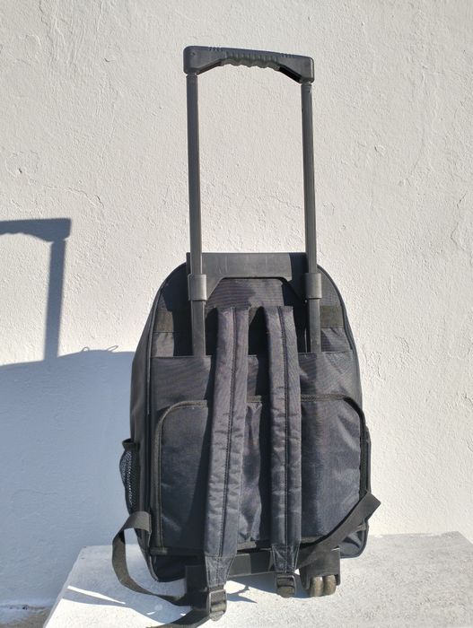 Mochila mala com rodas e troley