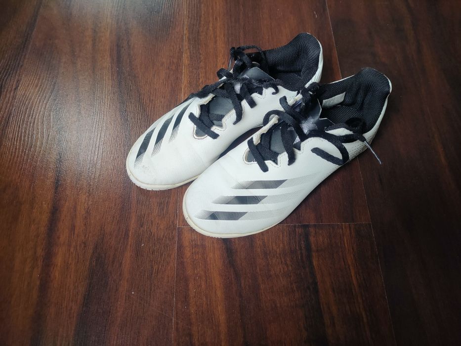 Buty piłkarskie na halę 34