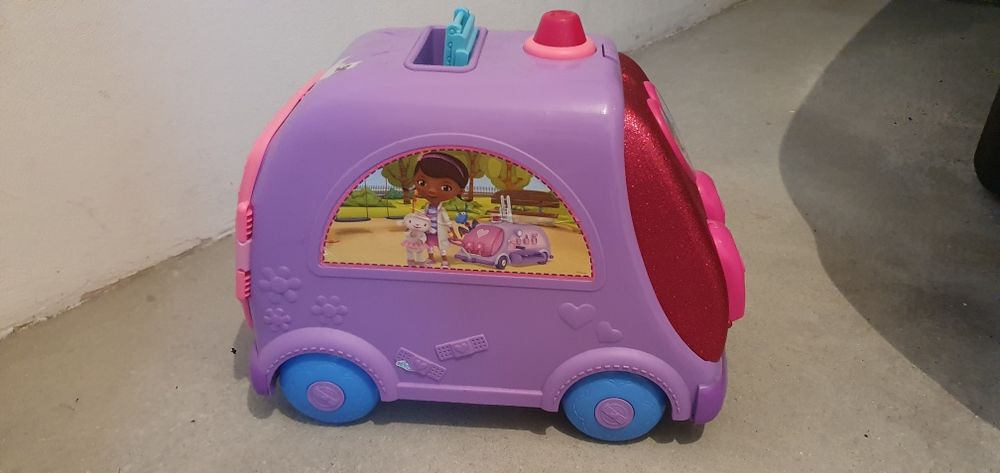 Clinica Movel Doutora Brinquedos + Peluche Ovelha + Peluche Dragão