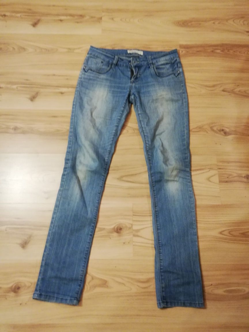 Jasne jeansy
