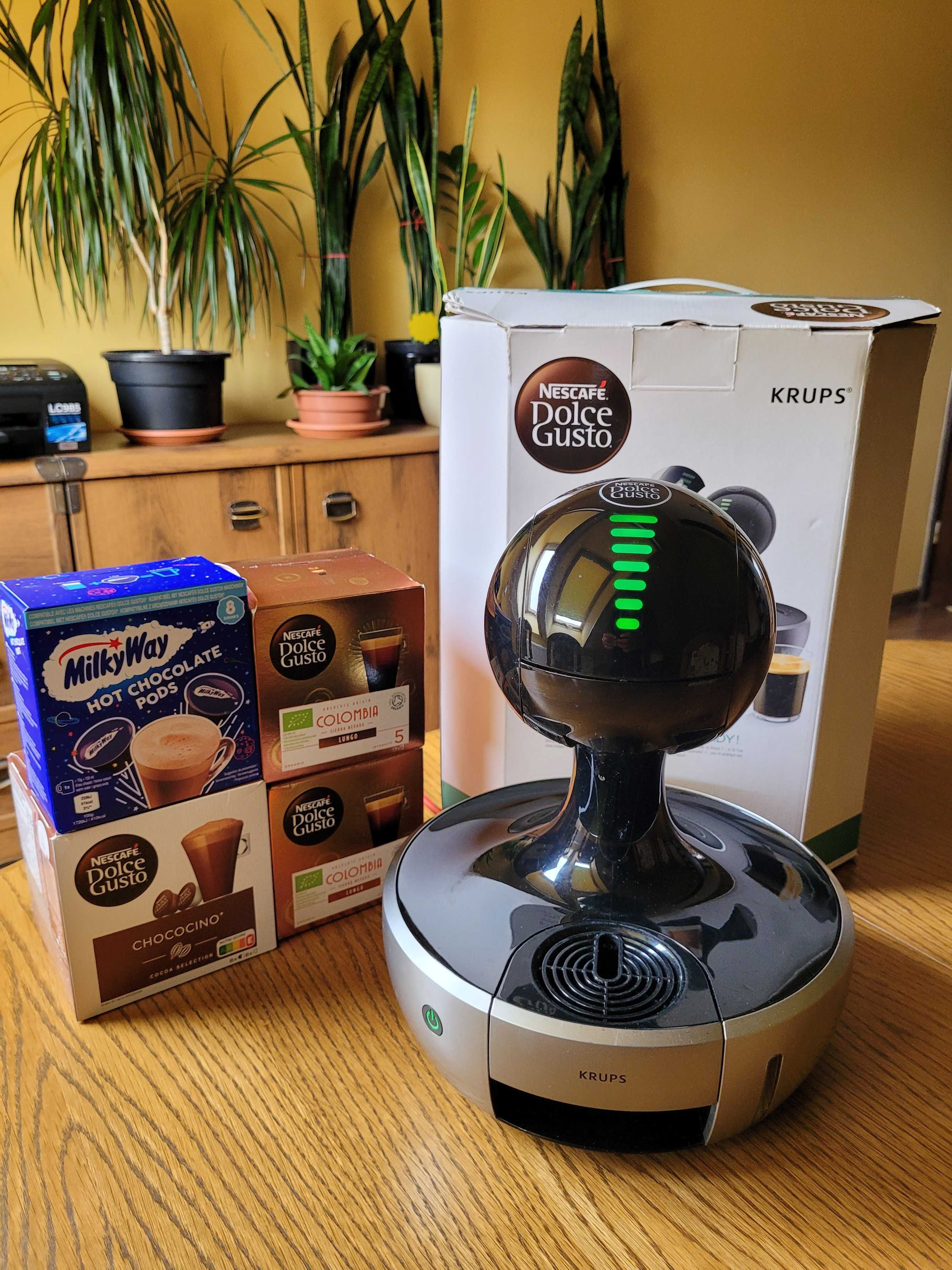 Ekspres Krups Dolce Gusto Drop KP350 z kapsułkami kawy i czekolady