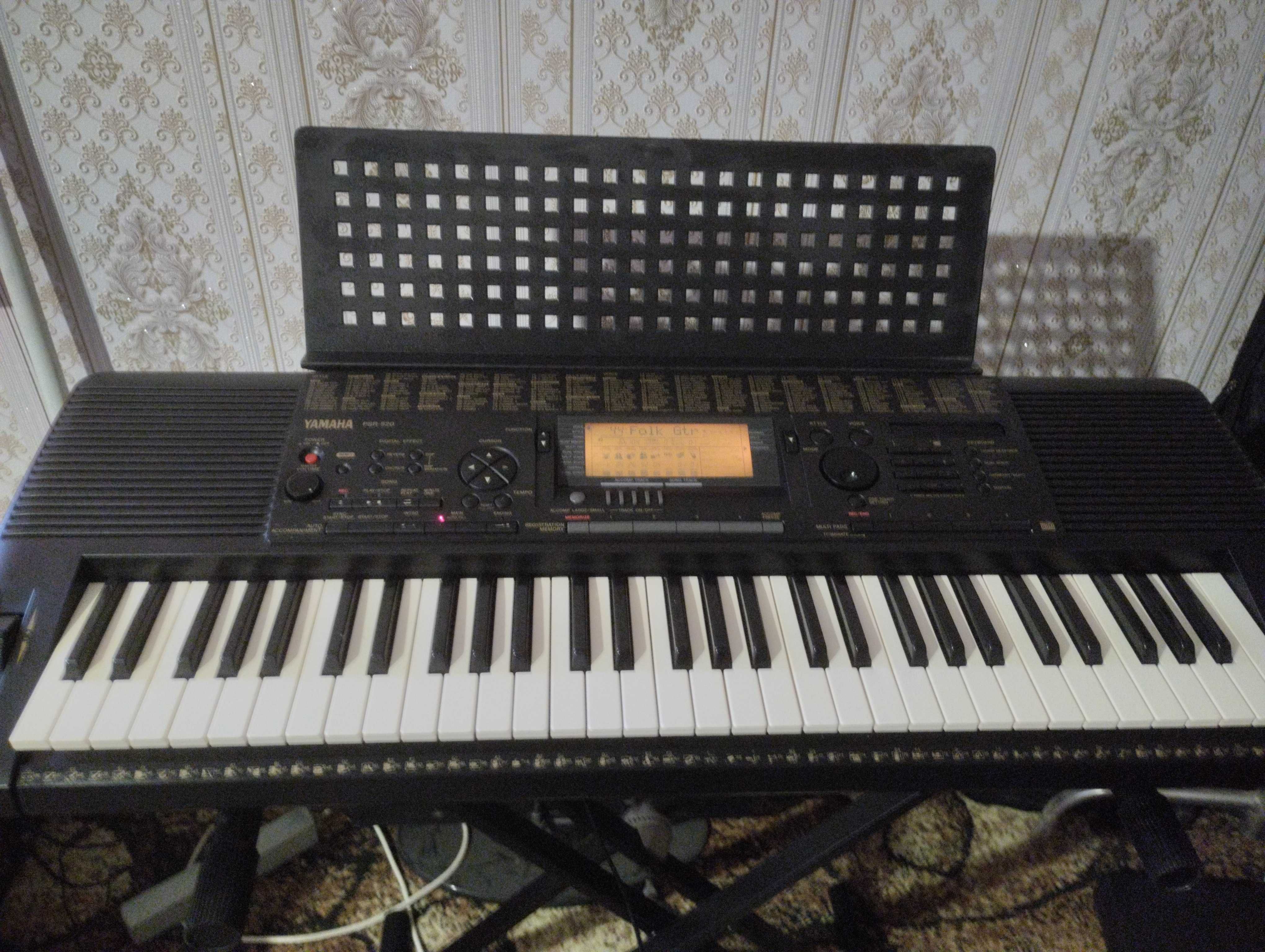 синтезатор YAMAHA PSR-520