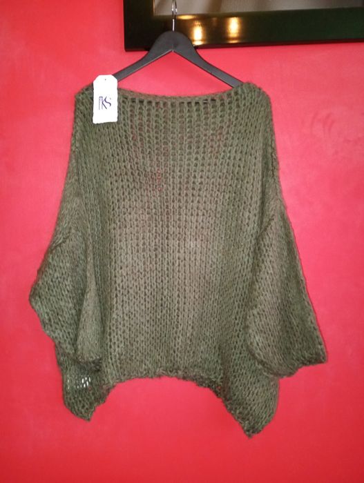 Sweter damski oversize.
