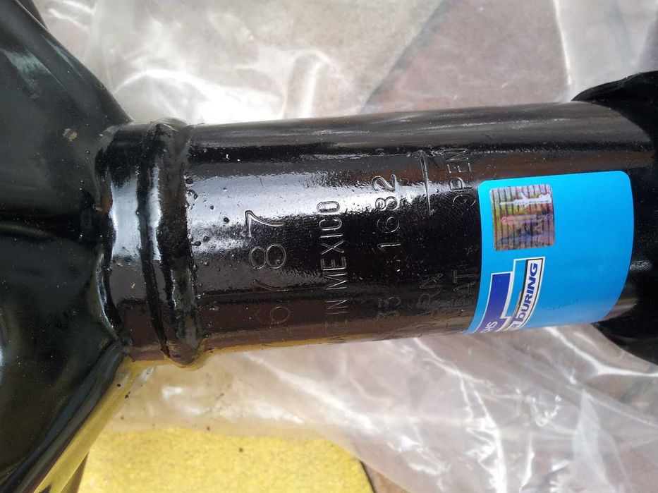 Амортизатори перед. Mitsubishi Galant / Sigma / Tredia / Colt Vista