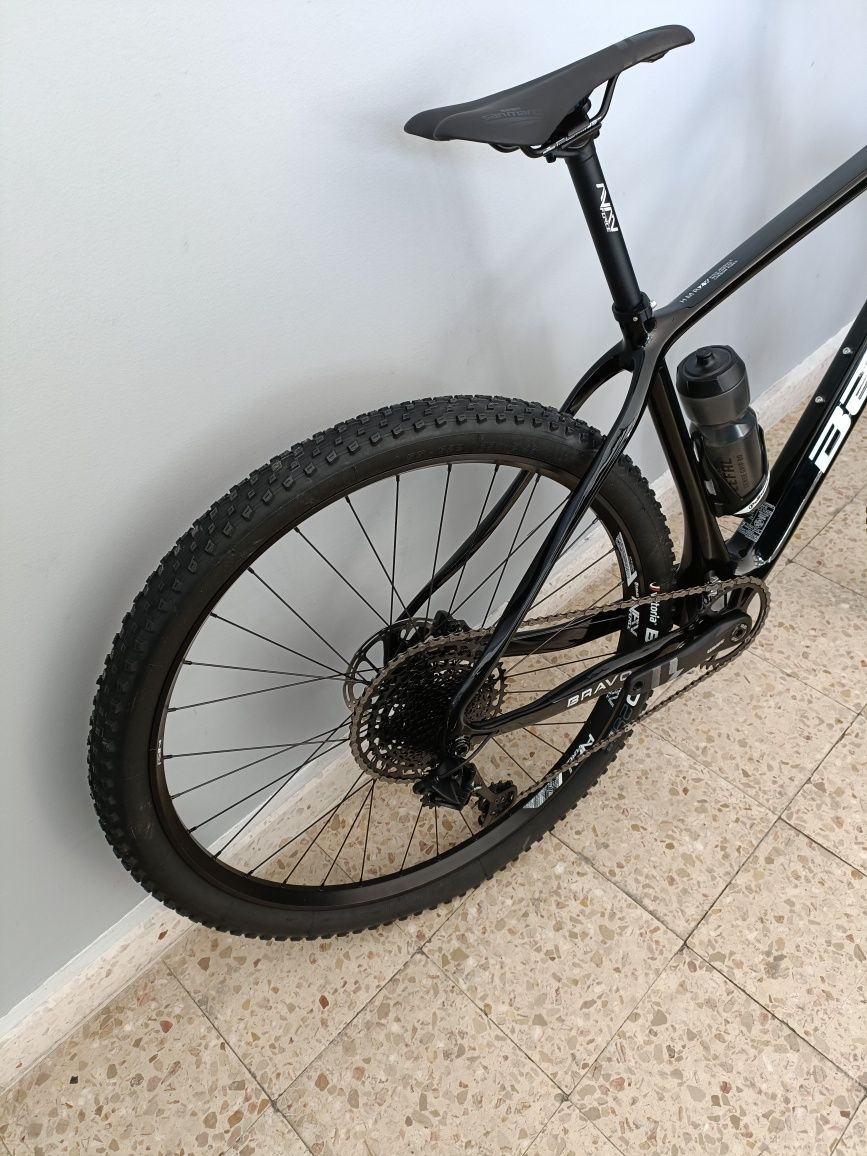Bicicleta Btt  de Carbono Berria roda 29 de 2023
