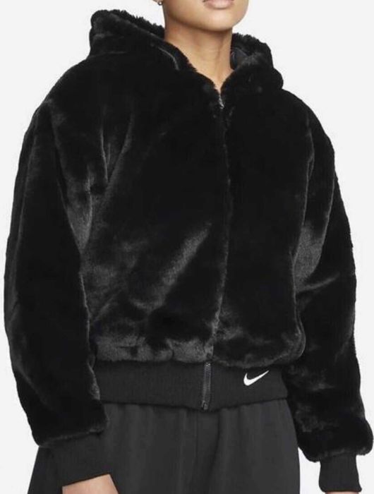 Куртка жiноча мехова чорна -  NIKE SPORTWEAR