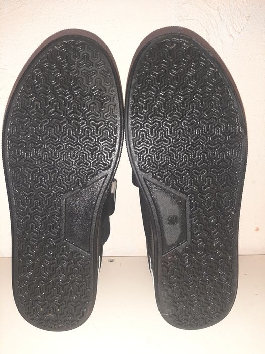 Жіночі кросівки хайтопи зимові на великій підошві.Чорний замш.