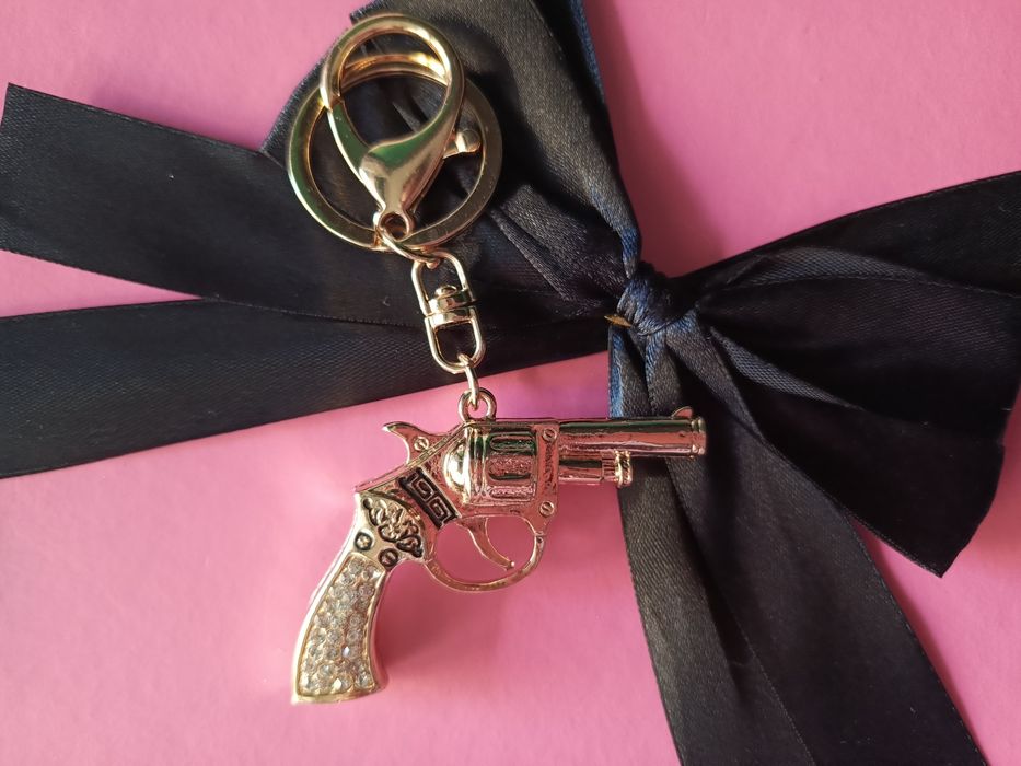 Brelok do kluczy torebki pistolet rewolwer kryształki zawieszka