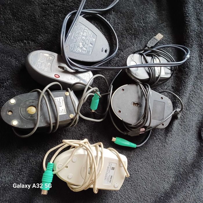 Stare myszki komputerowe i klawiatury