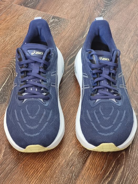 Оригінал 100% чоловічі кросівки asics gt 2000  13  euro 44